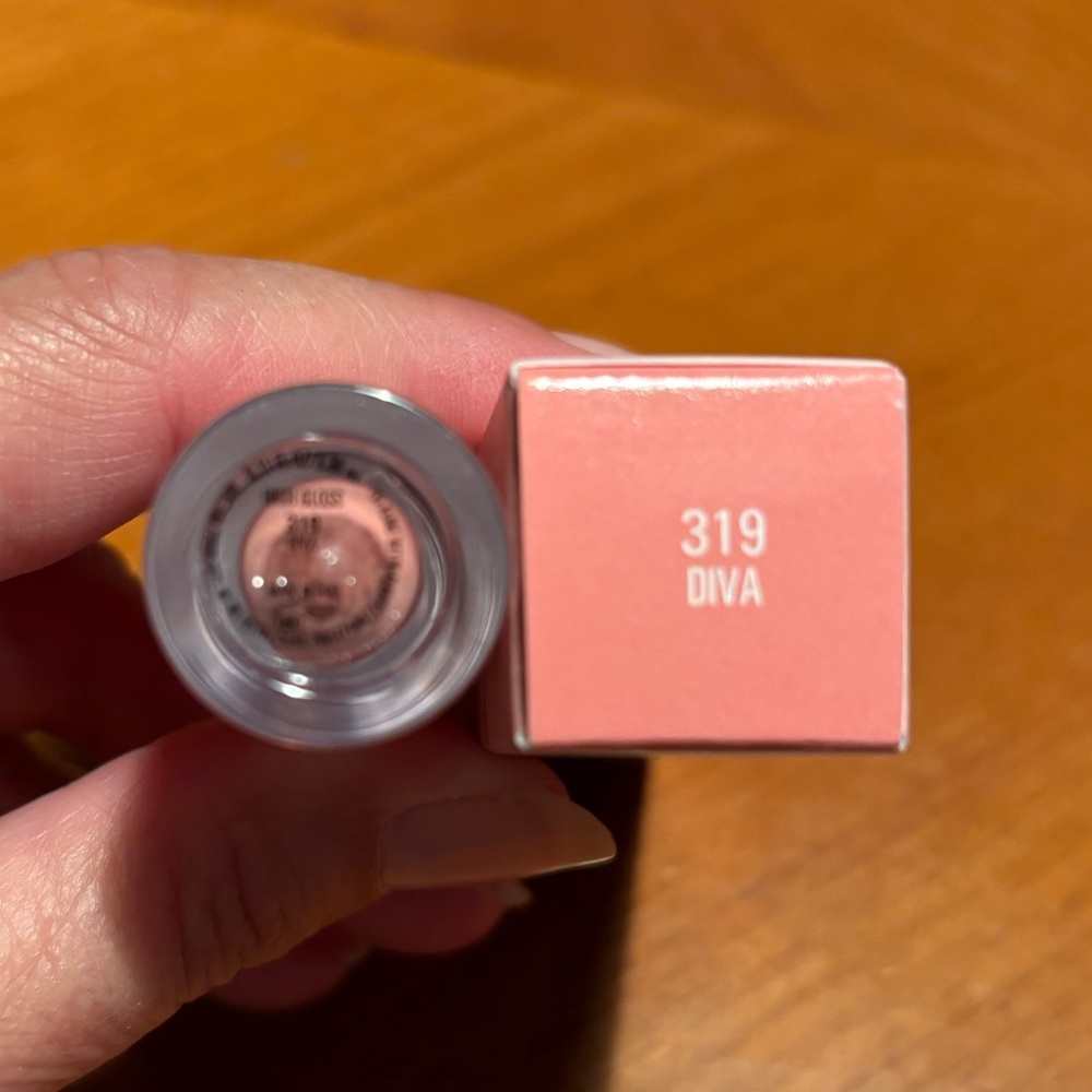 Kylie High Gloss Lip Gloss Diva - Picture 9 of 16